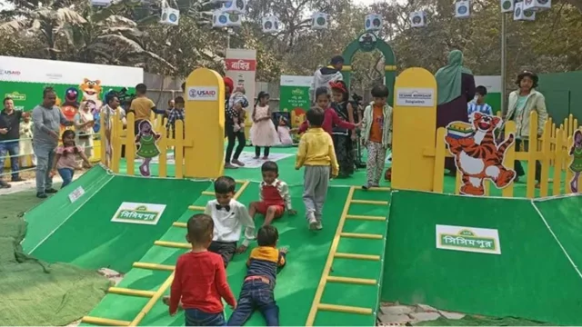 দ্বিতীয় দিনেই বইমেলায় পাঠক-দর্শনার্থীদের ভিড়